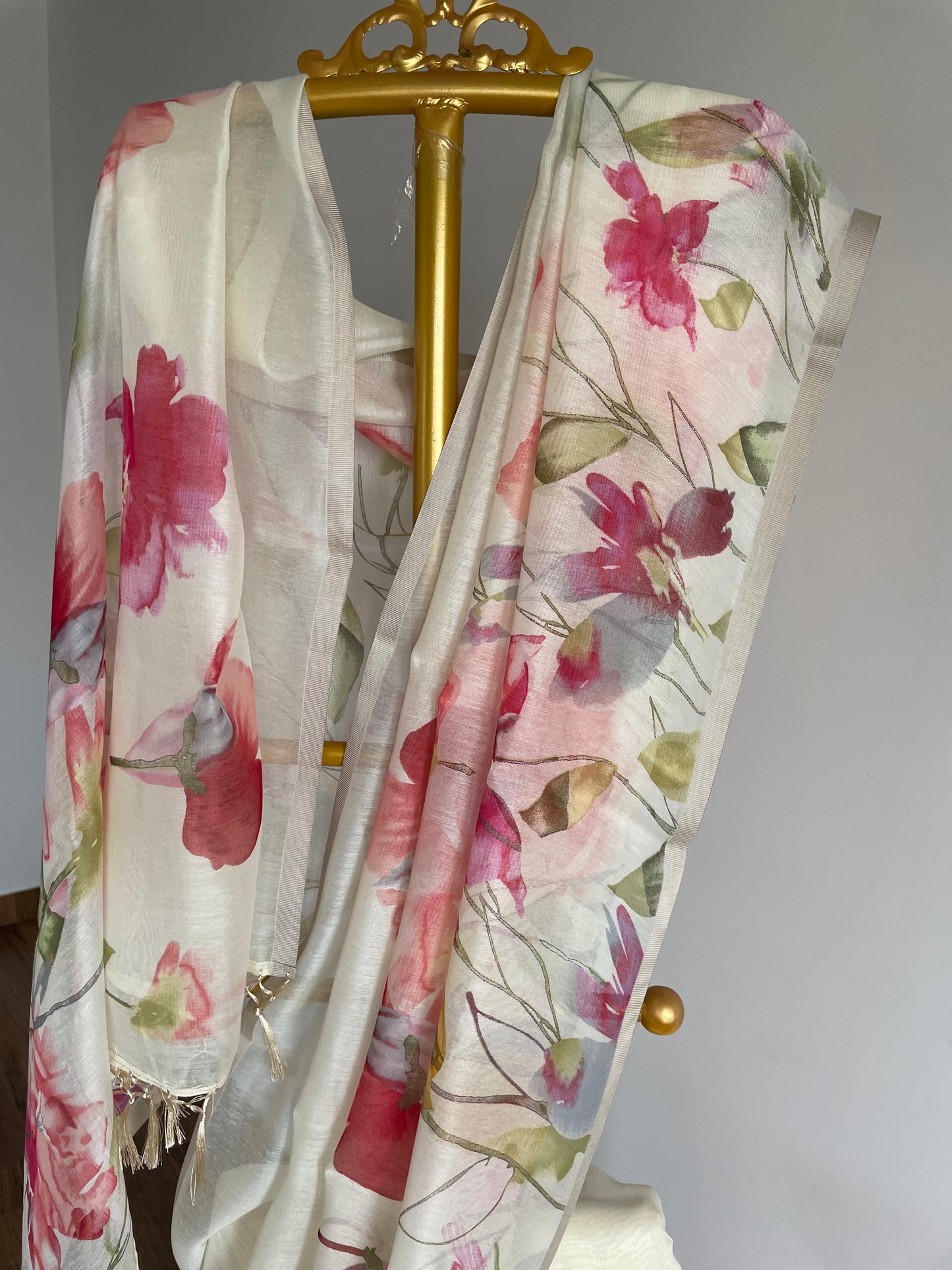 Floral prints linen saree