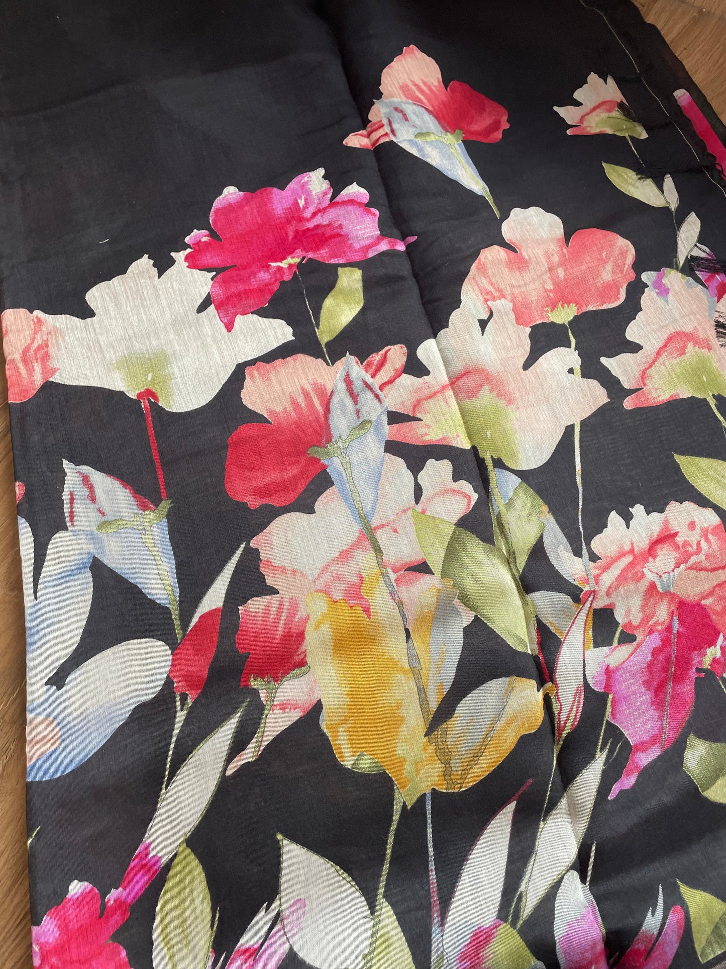 Floral prints linen saree